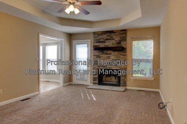 Building Photo - 550 Somerset Ln