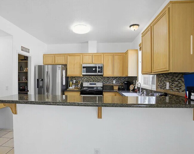 Building Photo - 751 Pino Ave