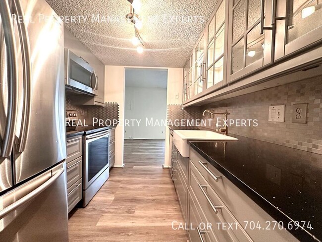 Foto del edificio - Charming 3BR/2.5BA Townhouse in Charlotte!