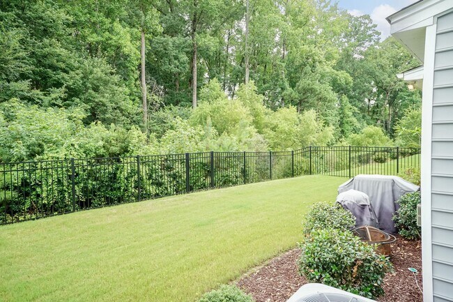 Foto del edificio - Brier Creek Living in a 4 Bedroom 3.5 Bath...