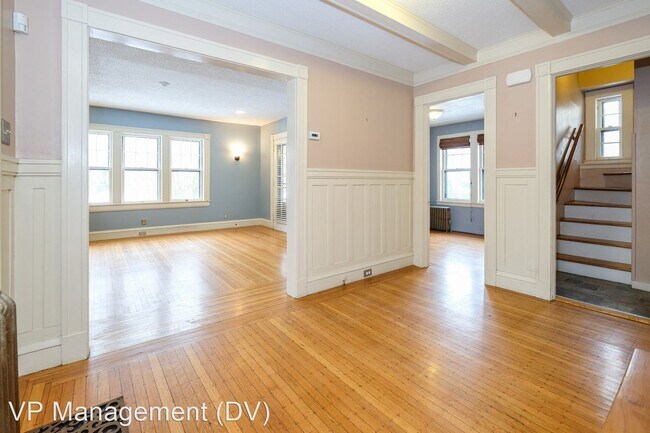 Foto del edificio - 5 br, 3.5 bath House - 134 Forest Park Ave
