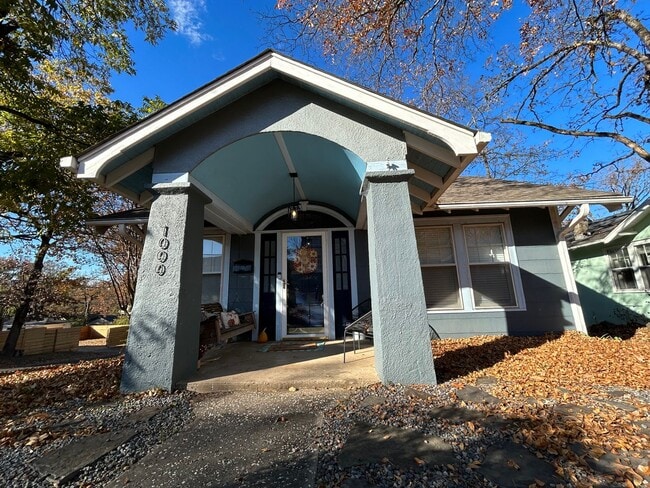 Building Photo - Contact Peggy 501 676 1758