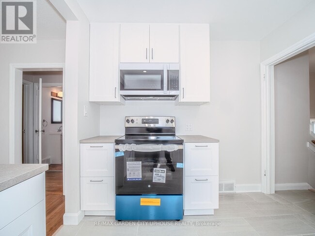 Building Photo - 167 Dalhousie Ave