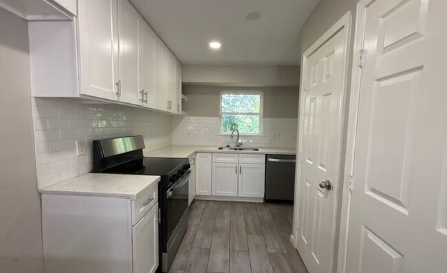 Building Photo - 3028 Francis St