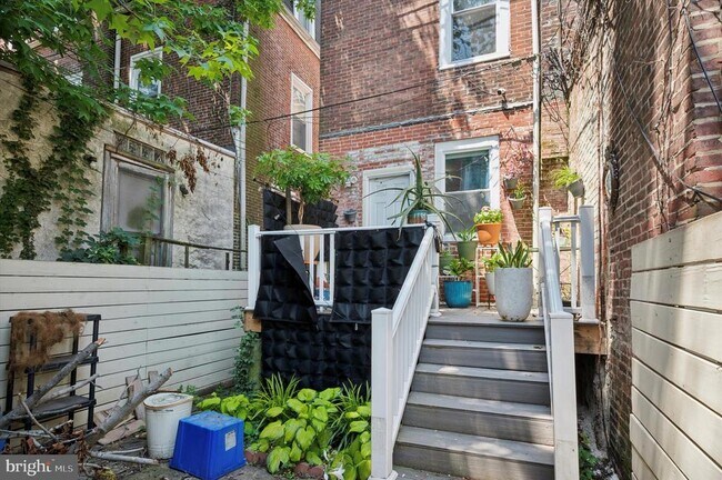Building Photo - 431 S 51st St