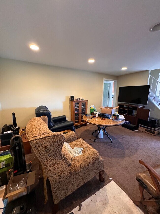 Building Photo - 3 Bedroom Home available in Penn Hills