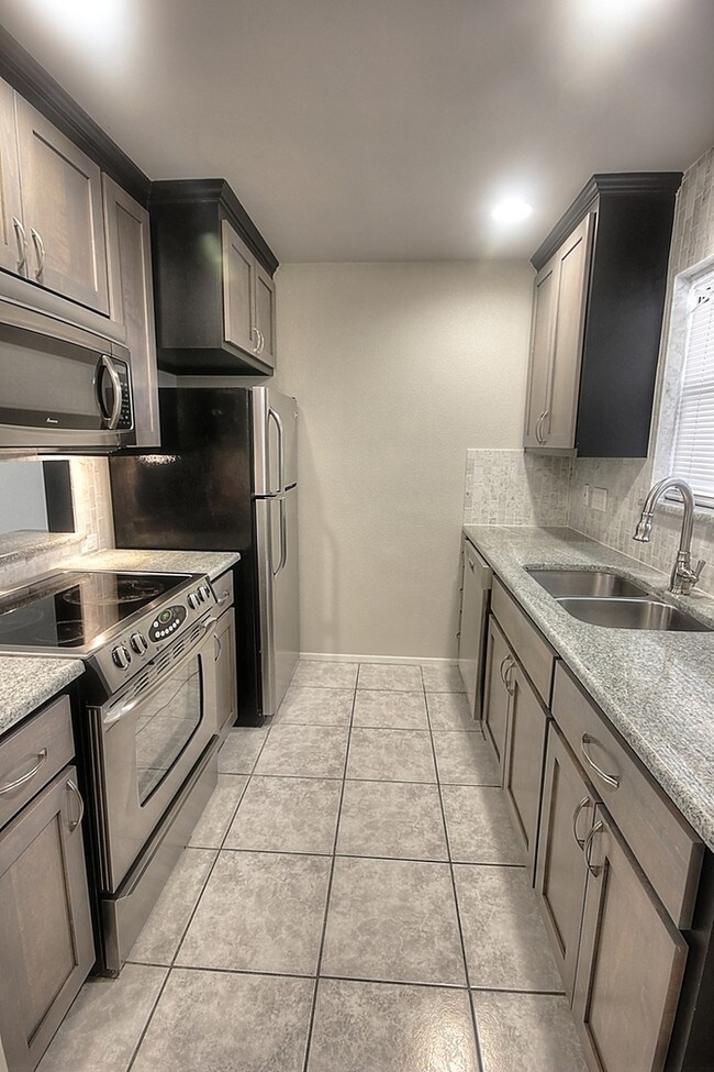 Foto del edificio - 8400 Jamestown Dr