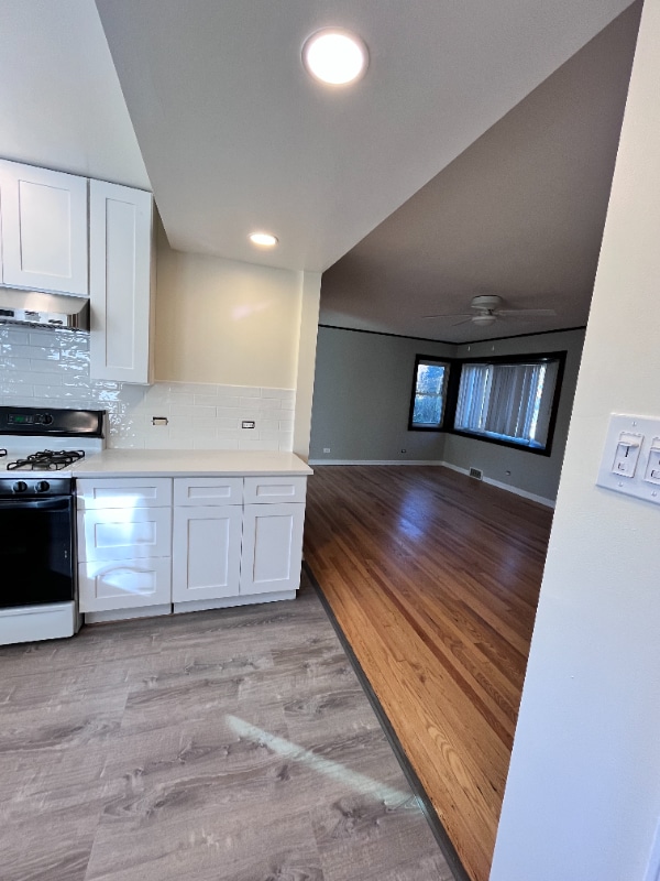 Building Photo - 3623 W Foster Ave