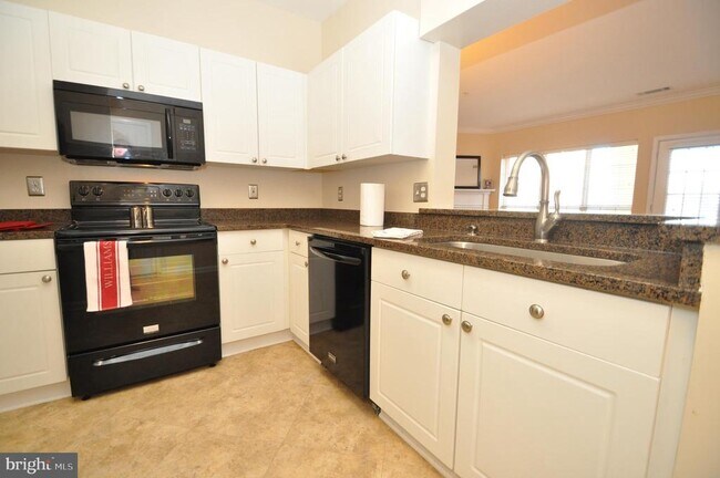 Building Photo - 4550 Strutfield Ln