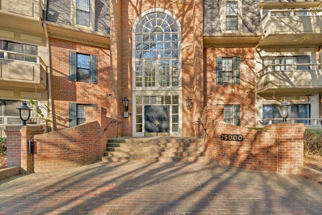 Building Photo - 25109 Plantation Dr NE