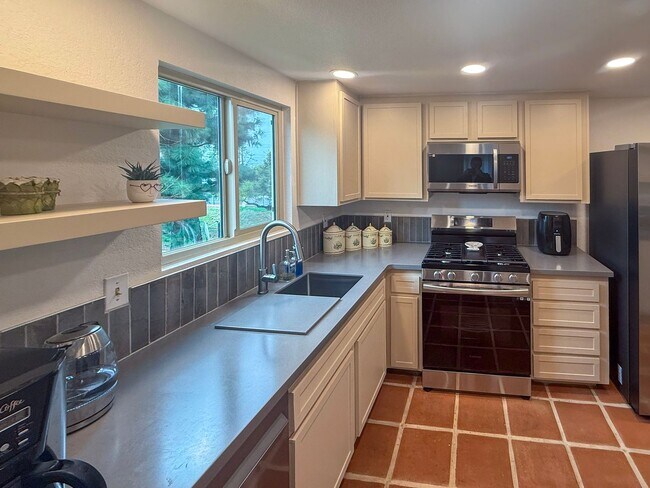 Foto del edificio - Welcome to your ideal rental in West Redla...