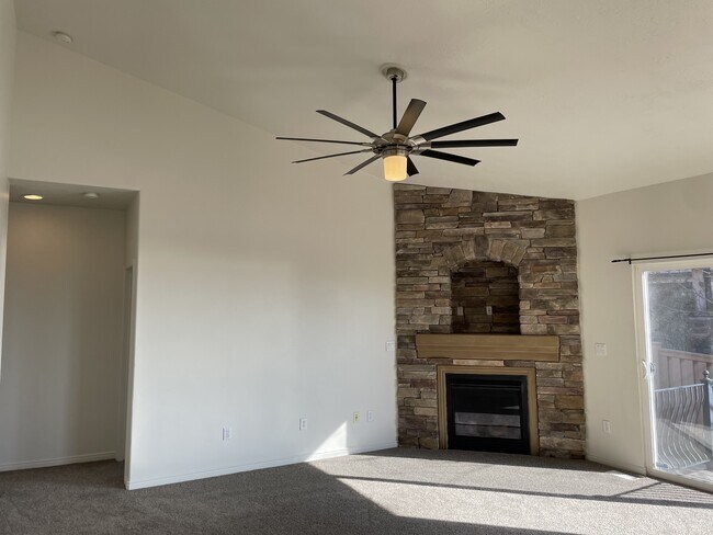 Building Photo - 4081 Rivermist Ln N