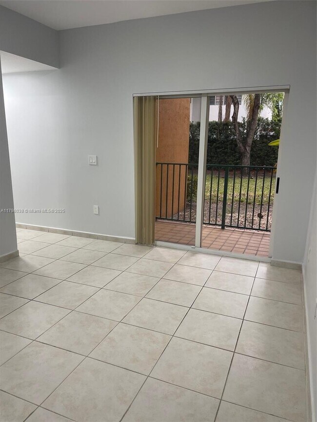 Foto del edificio - 7220 NW 114th Ave