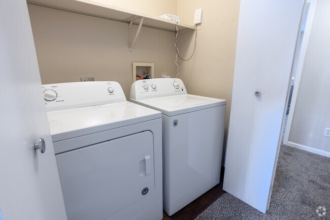 2BR, 1BA - Sierra - In-Unit Laundry - Granite Valley Apartments