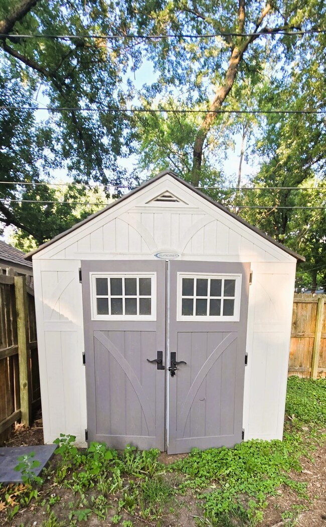 Foto del edificio - 7323 Glenwood Ln
