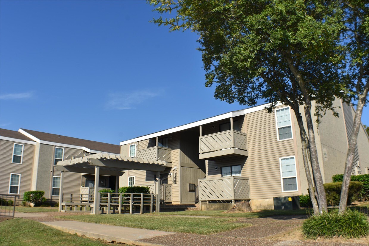 Primary Photo - 1220 N Albert Pike Ave