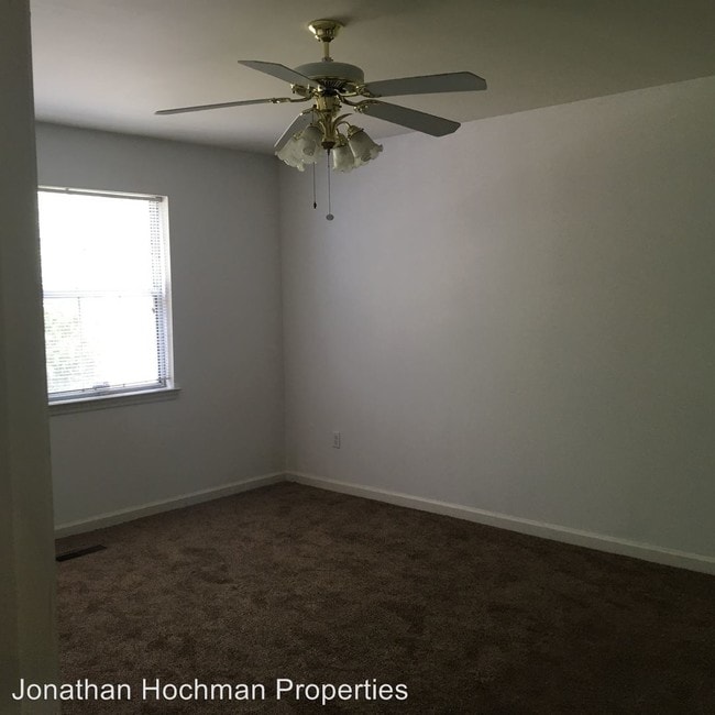 Building Photo - 6631 Hickory Trace Cir
