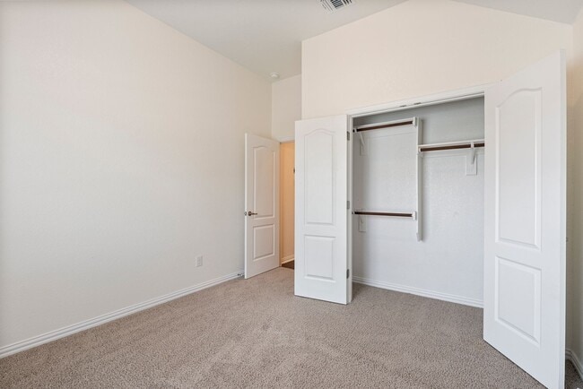 Foto del edificio - Beautiful 5 bedroom, 3 bathroom home in Buda!!!