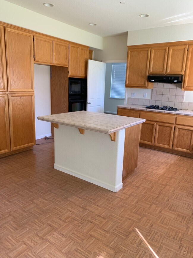 Building Photo - 4 BEDROOM 3 BATH HOME LOCATED IN AMERICAN ...