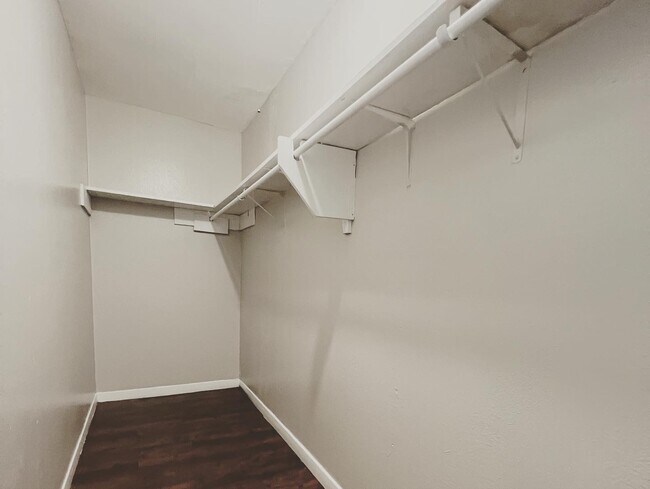 Building Photo - 455 Eldon Dr