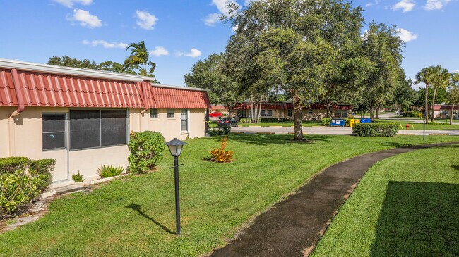 Foto del edificio - 811 Salem Ln