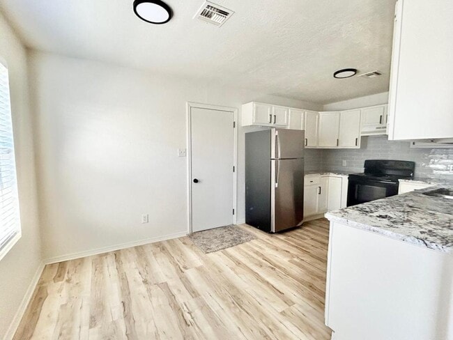 Foto del edificio - 1214 NW Columbia Ave