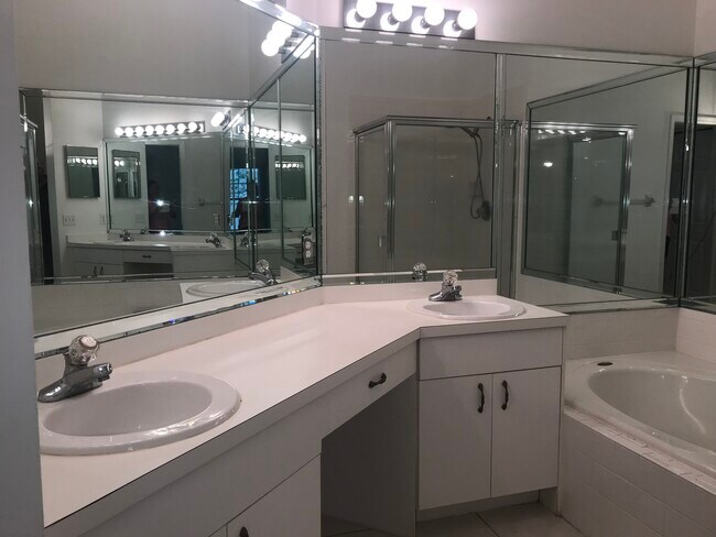 Master Bath Vanity - 3780 Fieldstone Blvd