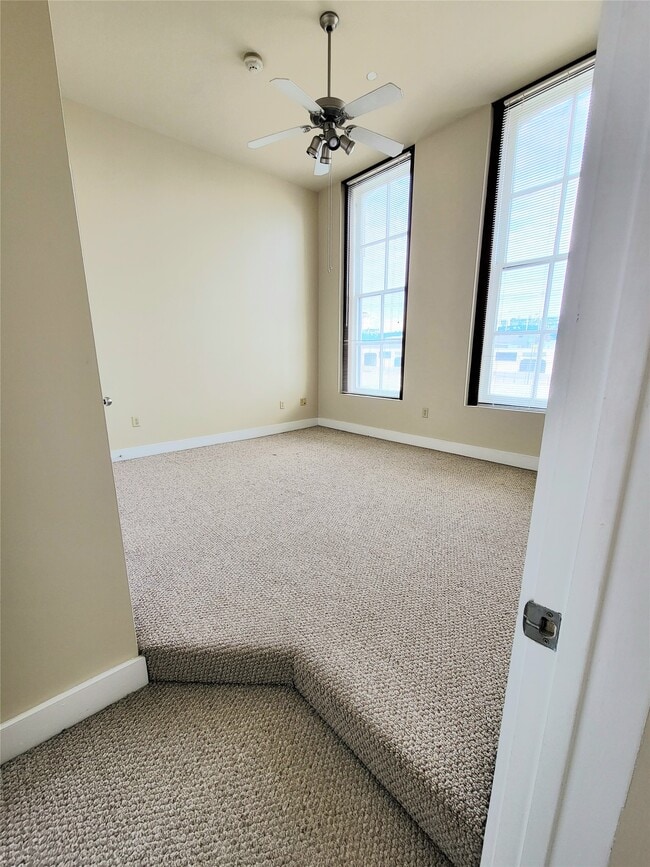 Building Photo - 2315 Harborside Dr