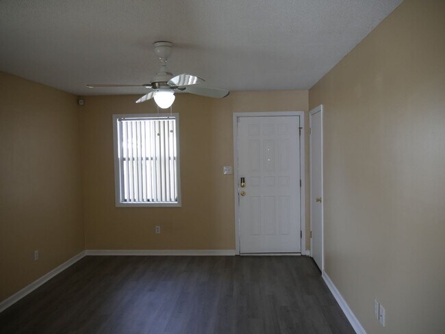 Foto del edificio - 1600 Windsong Ct