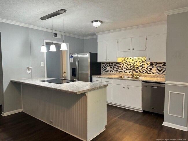 Building Photo - 6850 Buttermere Dr