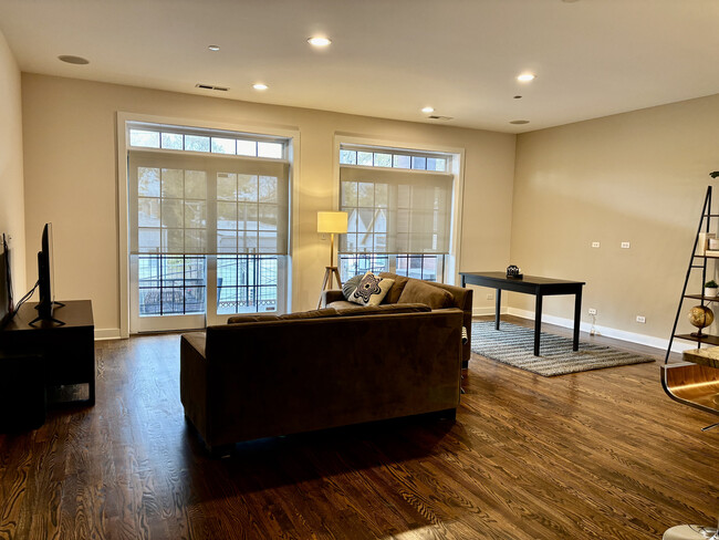 Building Photo - 3844 N Ashland Ave