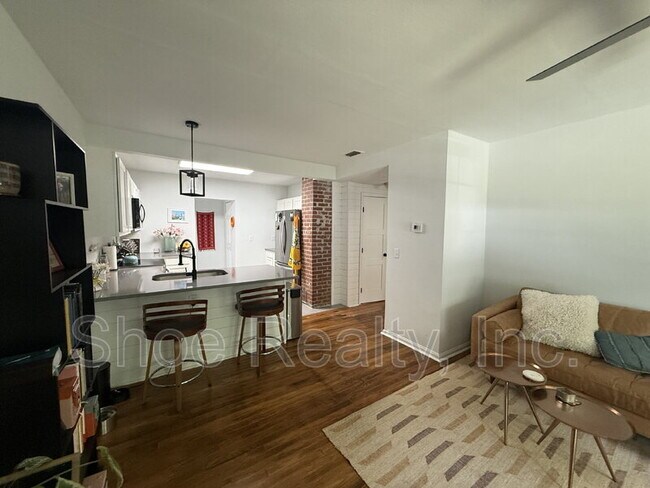Foto del edificio - 3318 Dellwood Ave