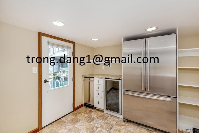 Building Photo - 2019 Fairview Ave E