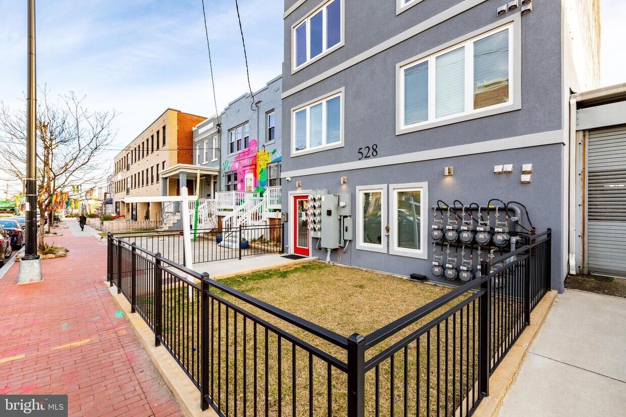 Primary Photo - 528 Kennedy St NW