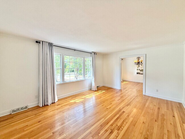 Foto del edificio - **OFFERING REFUNDABLE APPLICATION FEES** Stunning 5BD, 3BA North Ridge Raleigh Home on a Large, P...