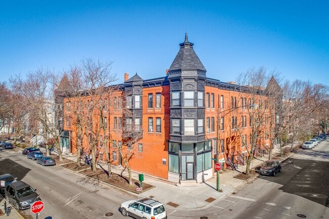 Building Photo - 2604 N Racine Ave