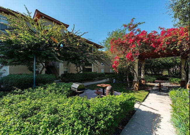 Building Photo - 8950 Colonnades Ct E