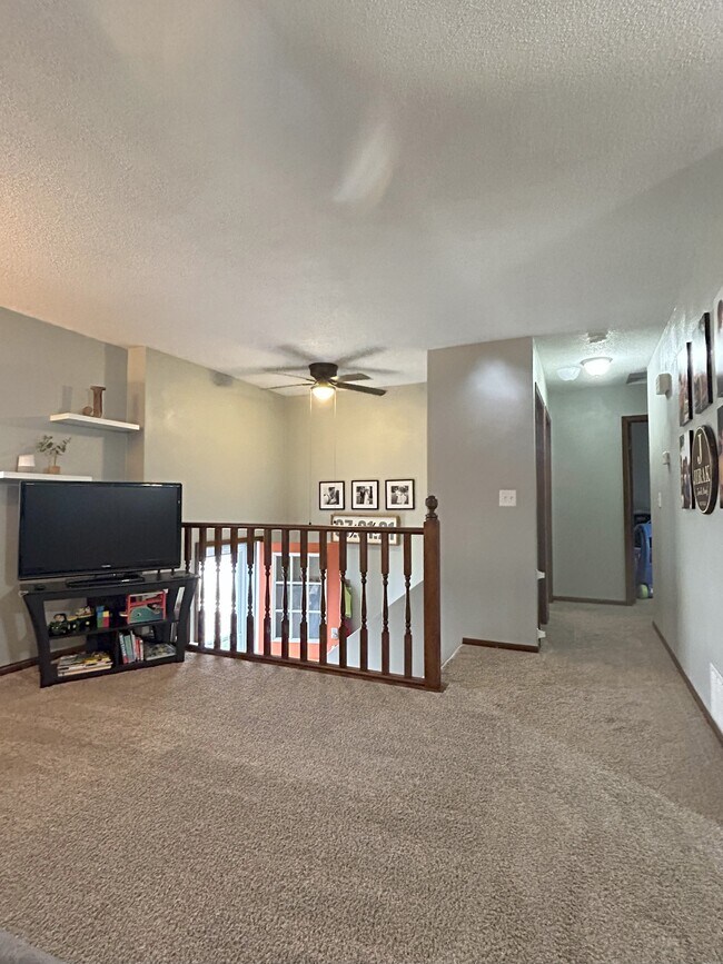 Living Room - 550 Cindy Ln