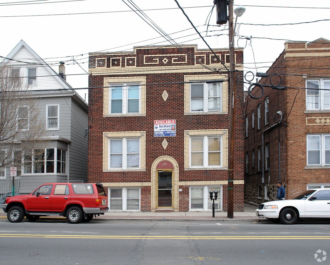 Building Photo - 86 Anderson Ave