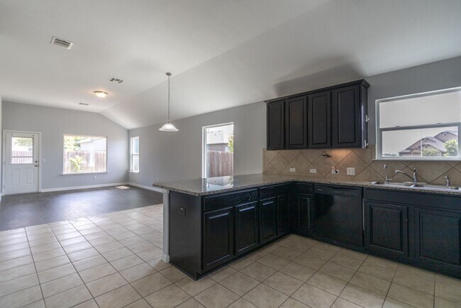 Building Photo - 1411 Elbe St