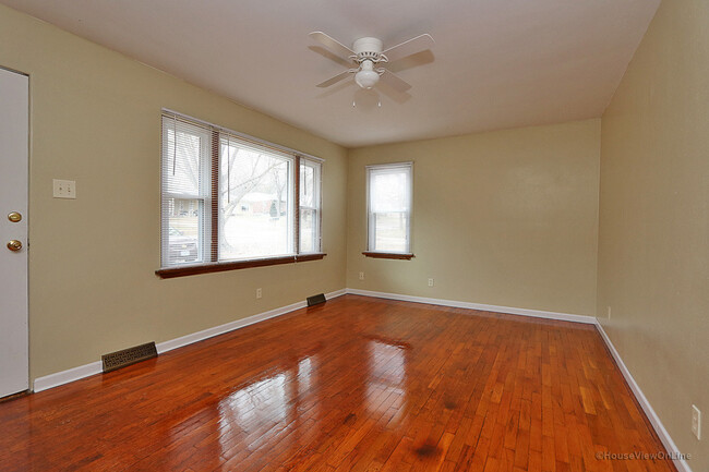 Building Photo - Two Bedroom House In Cape
