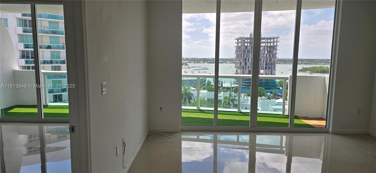 Foto principal - 7910 Harbor Island Dr