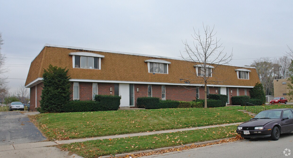 583 Edgewood Dr, Burlington, WI 53105 Apartments in Burlington, WI