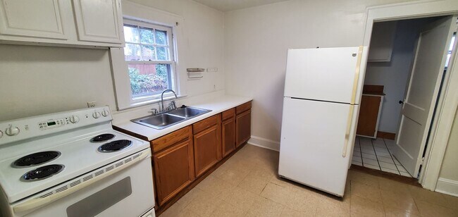 Building Photo - 2407 Spring Garden St