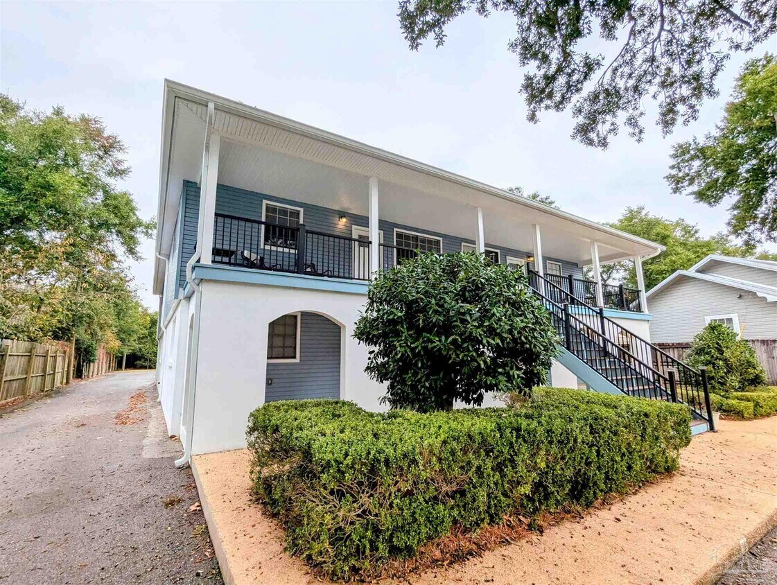 Primary Photo - 708 Bayshore Dr