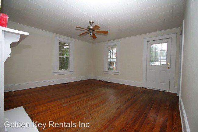 Building Photo - 2 br, 1 bath House - 202 N Washington St