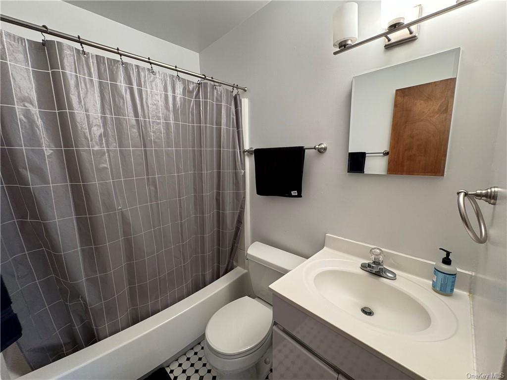 84 McLoughlin St, Glen Cove, NY 11542 Room for Rent in Glen Cove, NY