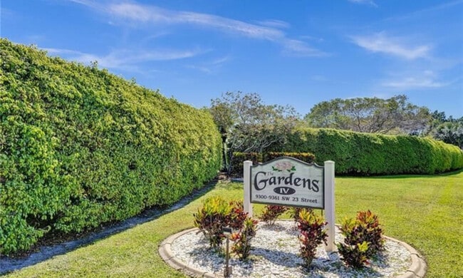 Building Photo - 2210 SW 92nd Ter