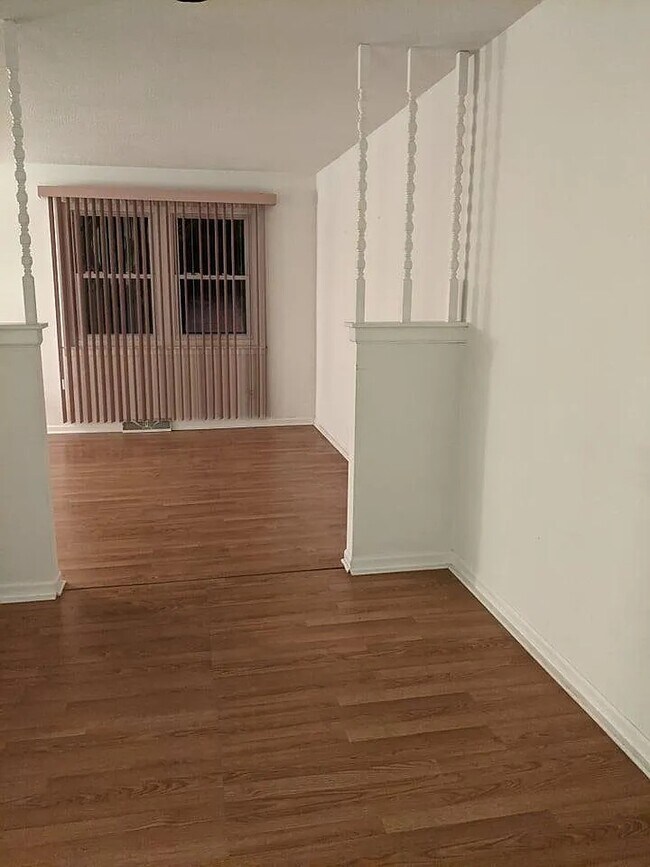 Foto del edificio - 6402 E Saint Charles Rd