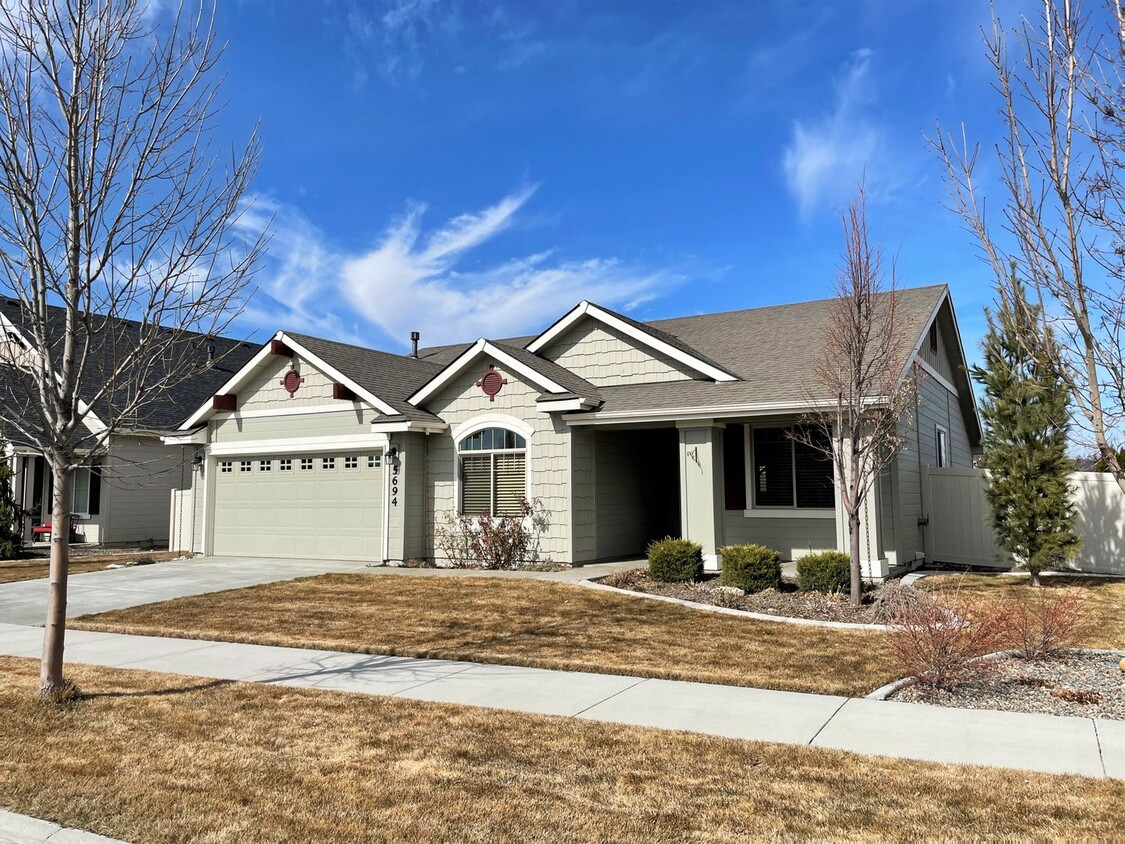 Foto principal - Beautiful 2 bed, 2 bath home with office/3...